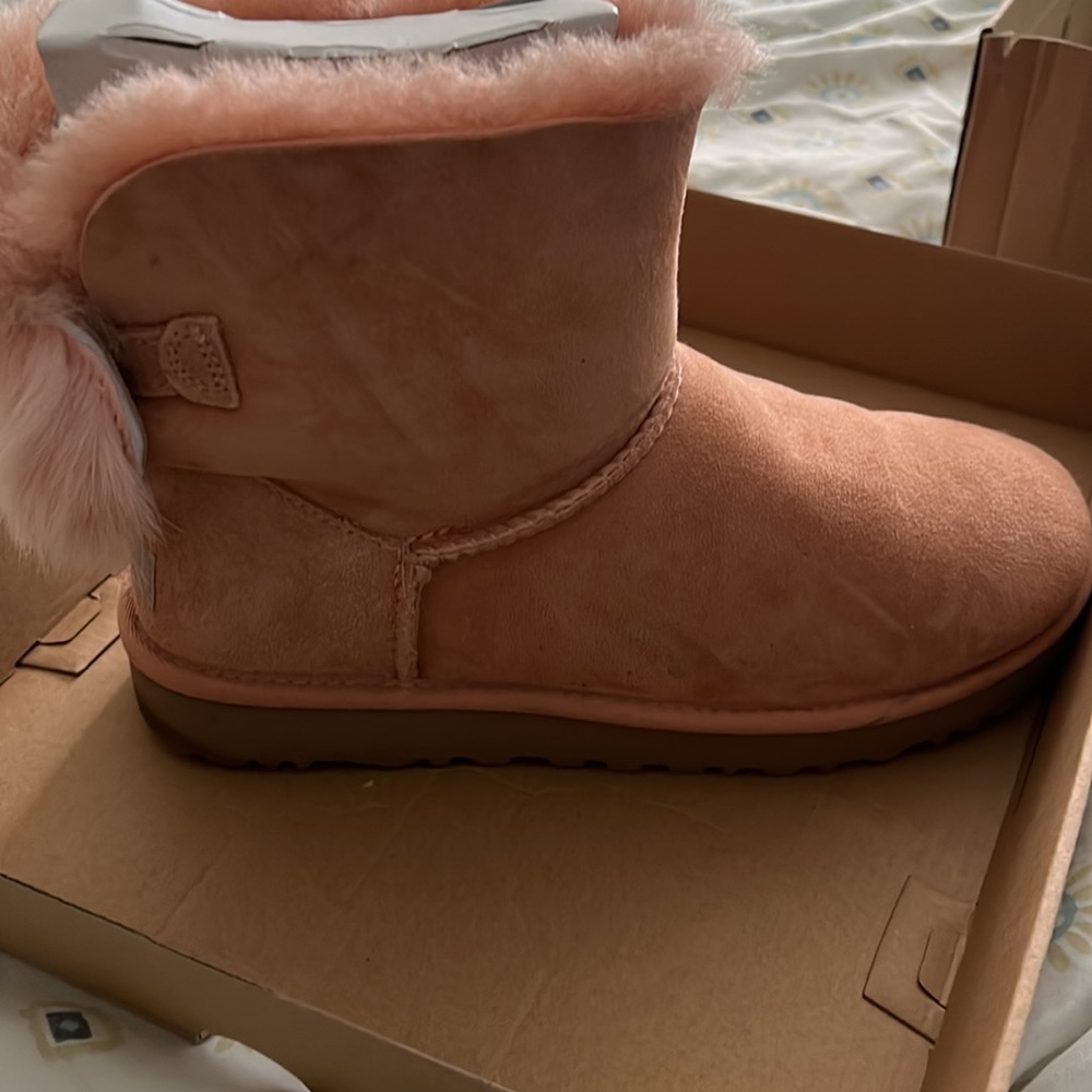 Pink UGG mini with bow - Picture 7 of 9